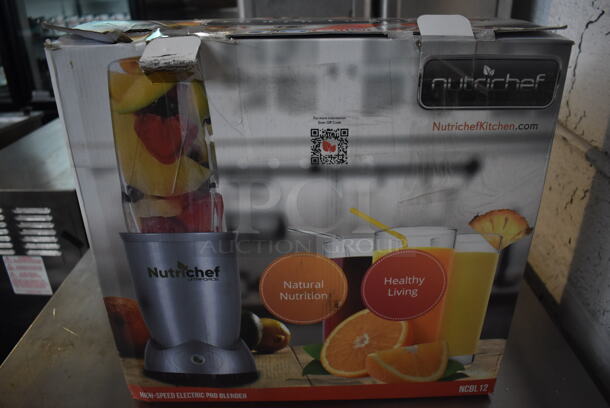 BRAND NEW IN BOX! Nutrichef NCBL12 Metal Countertop Blender w/ Extra Pitchers. 120 Volts, 1 Phase - Image 7 of 9