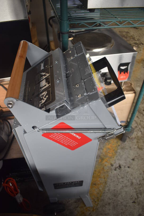 BRAND NEW! Pitco Frialator D9109105 FAT VAT 40 lb. Metal Waste Oil Transport Container. 13x14x35 - Image 3 of 7