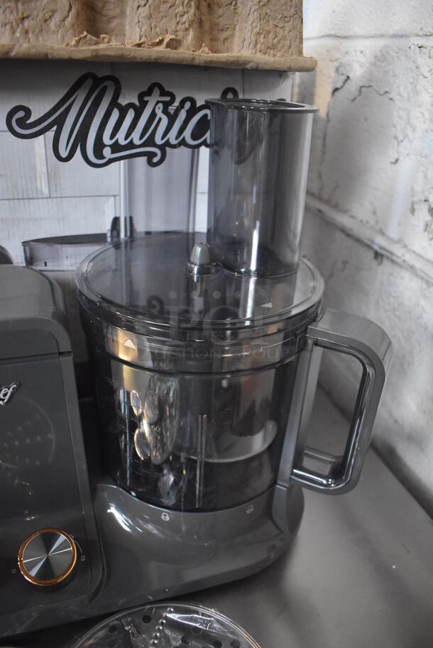 BRAND NEW IN BOX! Nutrichef NCFPG9 Metal Countertop Food Processor w/ S Blade and 2 Grating Blades. 120 Volts, 1 Phase. 12x9x17 - Image 3 of 12