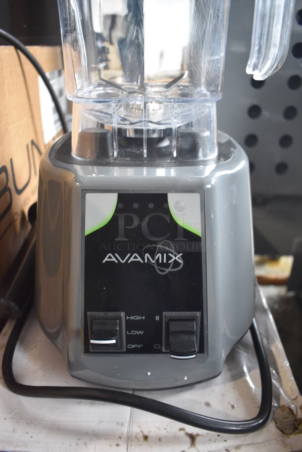 LIKE NEW! AvaMix 928BL2T48 2 hp Metal Commercial Countertop Blender with Toggle Control and 48 oz. Container. Used a Few Times at Trade Show as a Demonstration. 120 Volts, 1 Phase. 8x8x18. Tested and Working! - Image 4 of 7