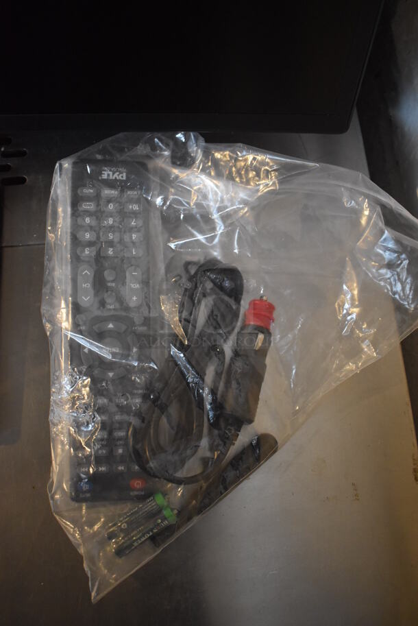 BRAND NEW IN BOX! Pyle PLTLD24 24" Monitor - Image 2 of 7