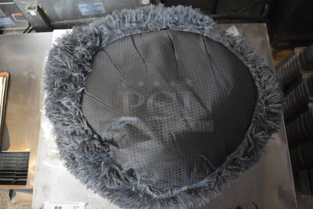 4 BRAND NEW IN BOX! Dorakitten Cat Beds. 18x18x10. 4 Times Your Bid! - Image 4 of 7