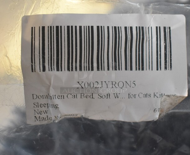 4 BRAND NEW IN BOX! Dorakitten Cat Beds. 18x18x10. 4 Times Your Bid! - Image 6 of 7
