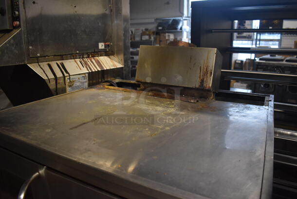 Blodgett FA-100 Stainless Steel Commercial Propane Gas Powered Full Size Convection Oven w/ View Through Doors, Metal Oven Racks and Thermostatic Controls on Metal Legs. 38x38x57 - Image 3 of 9