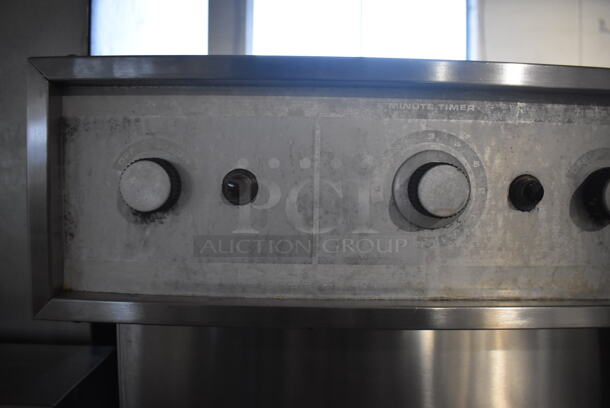Broaster Broco 12 SE Stainless Steel Commercial Floor Style Natural Gas Powered Pressure Fryer. 62,000 BTU, 24x34x53 - Image 5 of 8