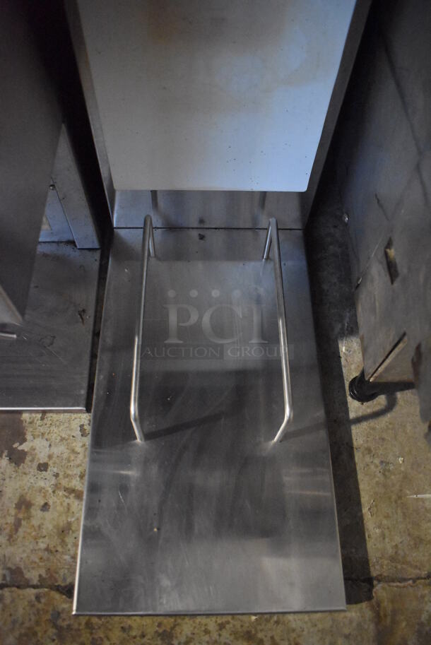 Bunn IC3 Stainless Steel Commercial Countertop Iced Tea Machine. 120/208 volts, 12 Phase. 12x24x32.5 - Image 5 of 5