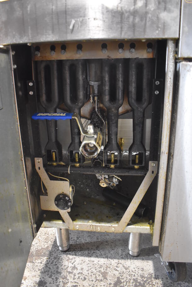 Imperial IFS-50 Stainless Steel Commercial Floor Style Natural Gas Powered Deep Fat Fryer w/ 2 Metal Fry Baskets. 140,000 BTU. 15.5x32x46 - Image 5 of 6