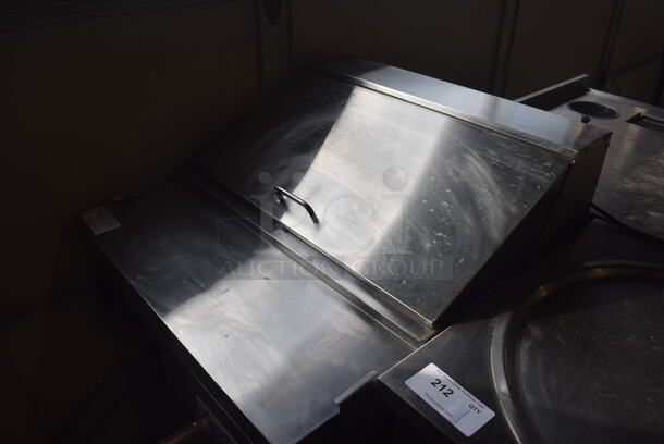 Avantco 178APT27HC Stainless Steel Commercial Sandwich Salad Prep Table Bain Marie Mega Top on Commercial Casters. 115 Volts, 1 Phase. 27.5x30x43. Tested and Working! - Image 3 of 7