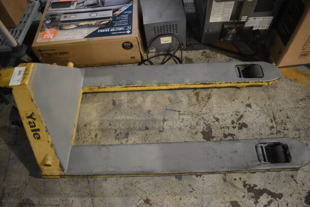 Yale Metal Pallet Jack. 45x35x68 - Image 3 of 5