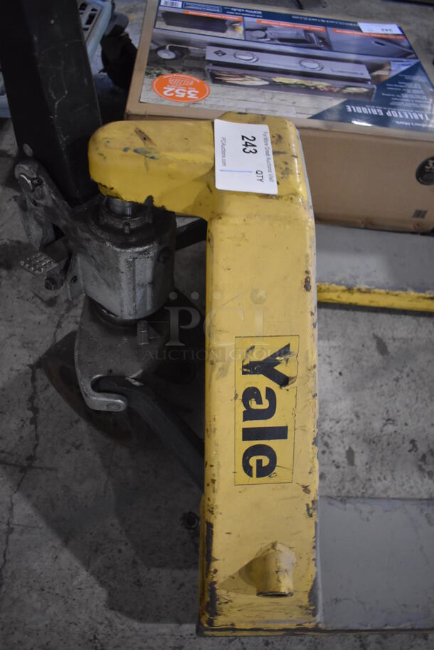 Yale Metal Pallet Jack. 45x35x68 - Image 5 of 5