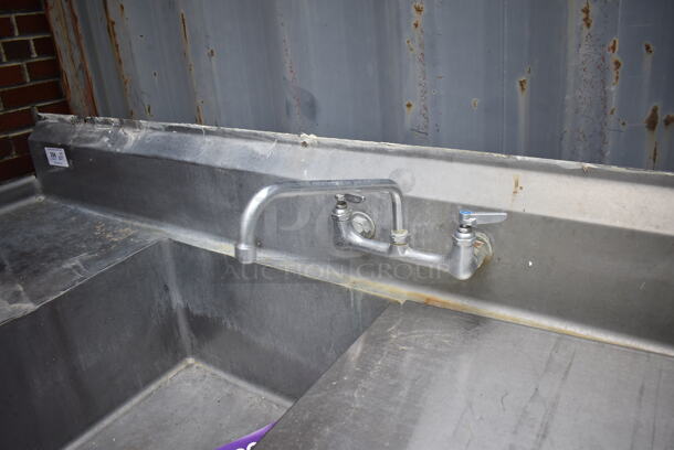 Stainless Steel Commercial 2 Bay Sink w/ Dual Drain Boards, Faucet and 2 Handle Sets. 124x32x45. Bays 22x26x13. Drain Boards 24x29x1 - Image 4 of 5