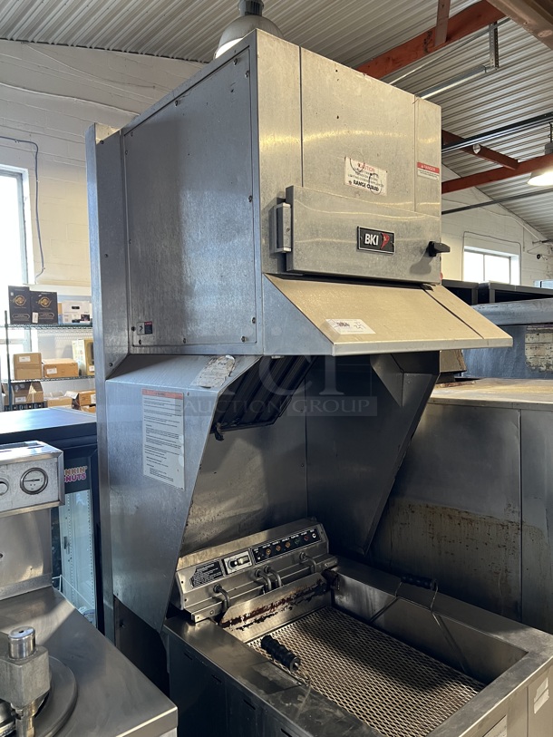 BKI FH-28 Stainless Steel Commercial Ventless Grease Hood. Does Not Include Fryer. 208-240 Volts, 1 or 3 Phase. 34x37x90 - Image 3 of 11
