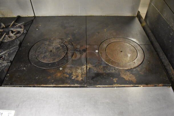 Garland M45R Stainless Steel Commercial Floor Style Natural Gas Powered 2 Burner Range w/ Oven, Over Shelf and Back Splash. BUYER MUST REMOVE. 34x38x58. Tested and Working! (Restaurant Kitchen) - Image 4 of 7