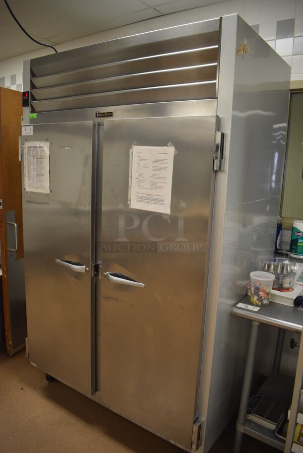 Traulsen G20010 ENERGY STAR Stainless Steel Commercial 2 Door Reach In Cooler w/ Poly Coated Racks on Commercial Casters. Does Not Include Contents. 115 Volts, 1 Phase. 52x35x83.5. Tested and Working! (Pastry Kitchen) - Image 8 of 8