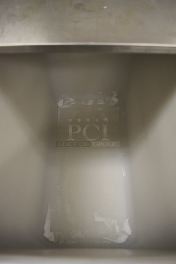 Win-holt Stainless Steel Commercial Ingredient Bin w/ Lid on Commercial Casters. 15.5x27.5x27.5. (Pastry Kitchen) - Image 4 of 4