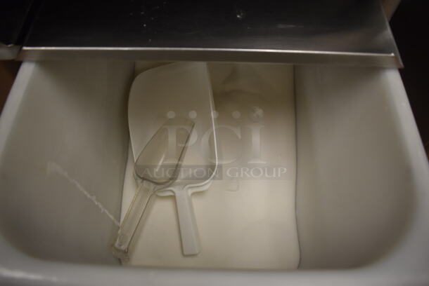 Win-holt Stainless Steel Commercial Ingredient Bin w/ Lid on Commercial Casters. 15.5x27.5x27.5. (Pastry Kitchen) - Image 4 of 4
