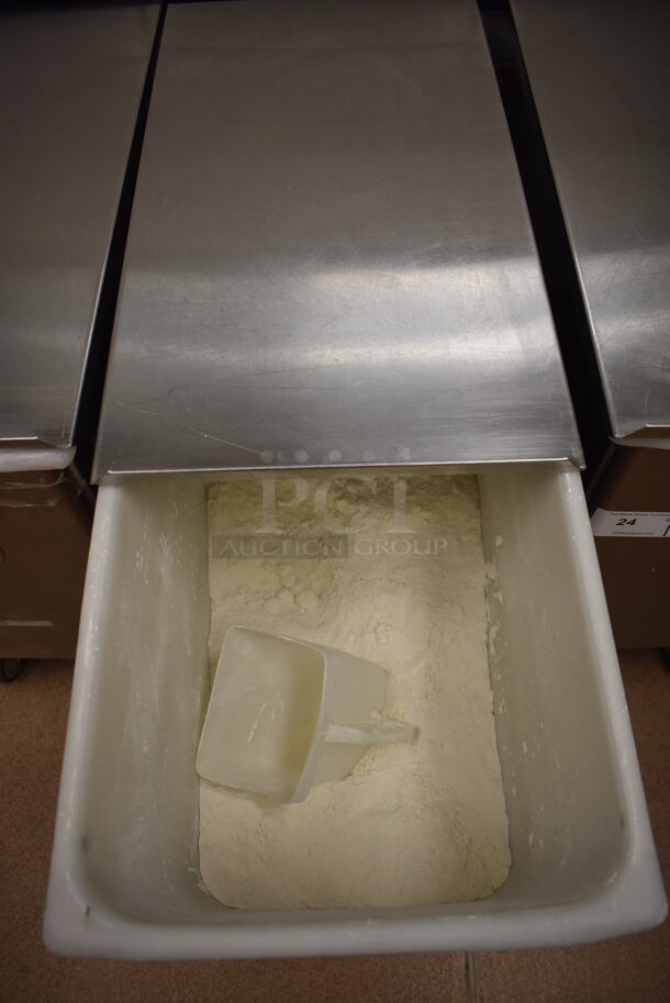Win-holt Stainless Steel Commercial Ingredient Bin w/ Lid on Commercial Casters. 15.5x27.5x27.5. (Pastry Kitchen) - Image 4 of 4