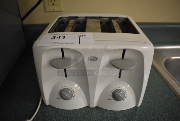 Countertop 4 Slot Toaster. 9x9x6.5. Tested and Working! (Student Lounge)
