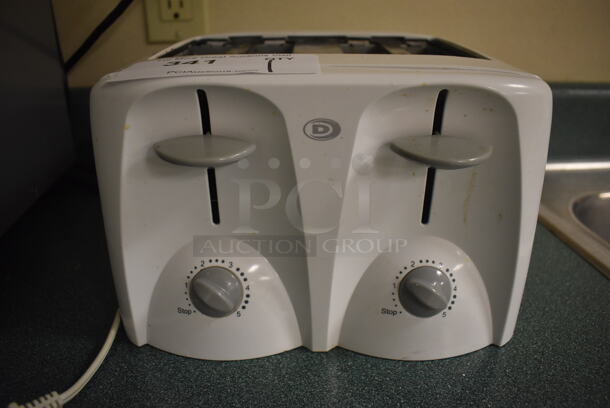 Countertop 4 Slot Toaster. 9x9x6.5. Tested and Working! (Student Lounge) - Image 4 of 5