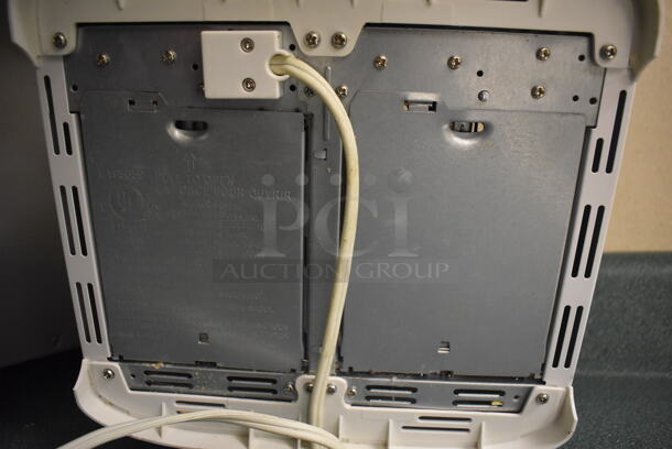 Countertop 4 Slot Toaster. 9x9x6.5. Tested and Working! (Student Lounge) - Image 5 of 5