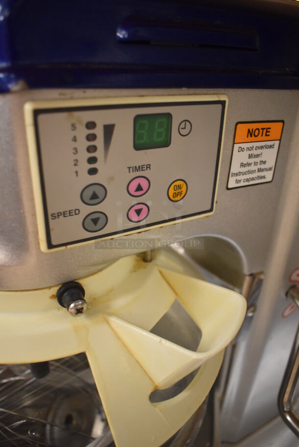 Vollrath MIX1007 Metal Commercial Countertop 7 Quart Planetary Dough Mixer w/ Metal Mixing Bowl, Poly Bowl Guard, Paddle, Whisk and Dough Hook Attachments. 110 Volts, 1 Phase. 12x17x19. Tested and Working! (Pastry Kitchen) - Image 3 of 8