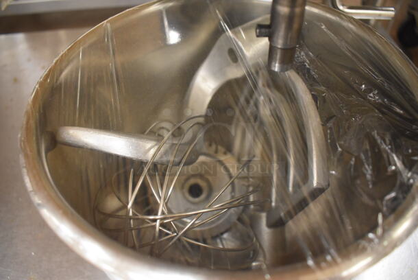 Vollrath MIX1007 Metal Commercial Countertop 7 Quart Planetary Dough Mixer w/ Metal Mixing Bowl, Poly Bowl Guard, Paddle, Whisk and Dough Hook Attachments. 110 Volts, 1 Phase. 12x17x19. Tested and Working! (Pastry Kitchen) - Image 4 of 8