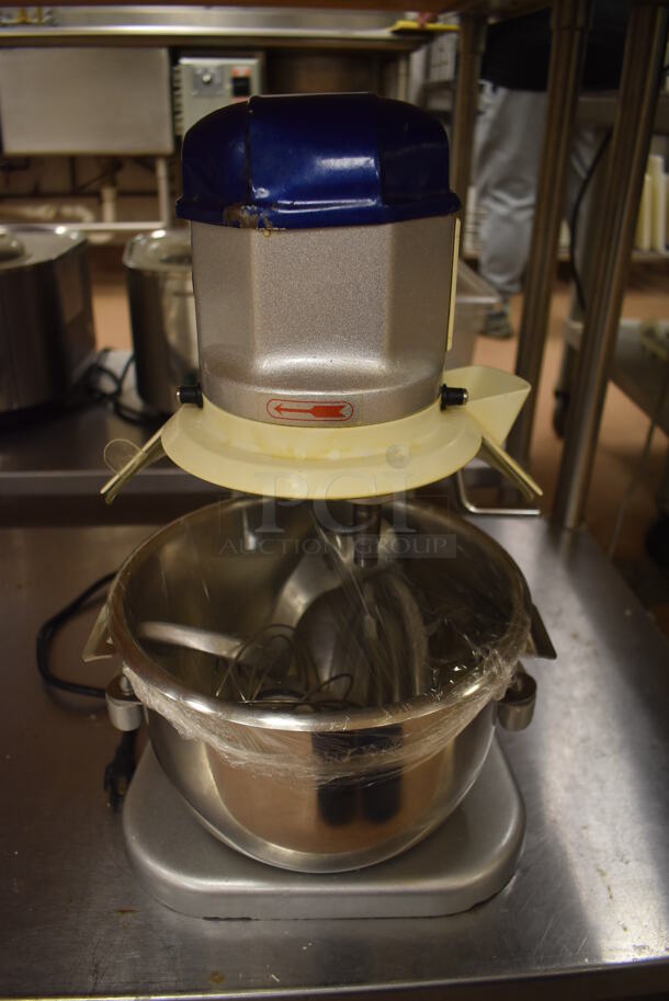Vollrath MIX1007 Metal Commercial Countertop 7 Quart Planetary Dough Mixer w/ Metal Mixing Bowl, Poly Bowl Guard, Paddle, Whisk and Dough Hook Attachments. 110 Volts, 1 Phase. 12x17x19. Tested and Working! (Pastry Kitchen) - Image 5 of 8