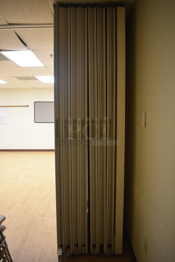 Ceiling Mounted Partition. BUYER MUST REMOVE. 44x3x106. (Classroom 1) - Image 4 of 5