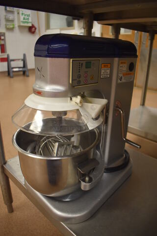 Vollrath MIX1007 Metal Commercial Countertop 7 Quart Planetary Dough Mixer w/ Metal Mixing Bowl, Poly Bowl Guard, Paddle, Whisk and Dough Hook Attachments. 110 Volts, 1 Phase. 12x17x19. Tested and Working! (Education Kitchen 2)