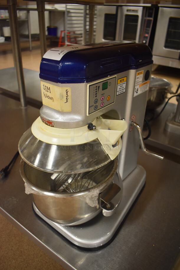 Vollrath MIX1007 Metal Commercial Countertop 7 Quart Planetary Dough Mixer w/ Metal Mixing Bowl, Poly Bowl Guard, Paddle, Whisk and Dough Hook Attachments. 110 Volts, 1 Phase. 12x17x19. Tested and Working! (Pastry Kitchen)