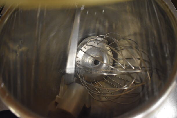 Vollrath MIX1007 Metal Commercial Countertop 7 Quart Planetary Dough Mixer w/ Metal Mixing Bowl, Poly Bowl Guard, Paddle, Whisk and Dough Hook Attachments. 110 Volts, 1 Phase. 12x17x19. Tested and Working! (Pastry Kitchen) - Image 4 of 6
