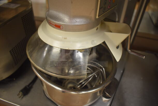 Vollrath MIX1007 Metal Commercial Countertop 7 Quart Planetary Dough Mixer w/ Metal Mixing Bowl, Poly Bowl Guard, Paddle, Whisk and Dough Hook Attachments. 110 Volts, 1 Phase. 12x17x19. Tested and Working! (Education Kitchen 2) - Image 4 of 6