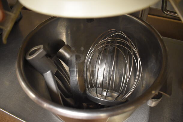 Vollrath MIX1007 Metal Commercial Countertop 7 Quart Planetary Dough Mixer w/ Metal Mixing Bowl, Poly Bowl Guard, Paddle, Whisk and Dough Hook Attachments. 110 Volts, 1 Phase. 12x17x19. Tested and Working! (Education Kitchen 2) - Image 4 of 5