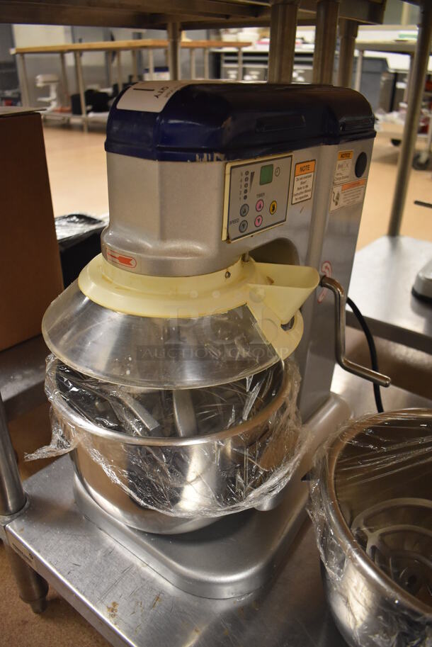 Vollrath MIX1007 Metal Commercial Countertop 7 Quart Planetary Dough Mixer w/ 2 Metal Mixing Bowl, Poly Bowl Guard, 2 Paddle, 2 Whisk and 2 Dough Hook Attachments. 110 Volts, 1 Phase. 12x17x19. Tested and Working! (Pastry Kitchen)