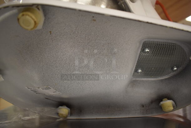 KitchenAid KSM8990WH Metal Commercial Countertop 8 Quart Planetary Dough Mixer w/ 2 Metal Mixing Bowls, Paddle and Dough Hook Attachments. 120 Volts, 1 Phase. 11x14x16. Tested and Working! (Pastry Kitchen) - Image 7 of 9