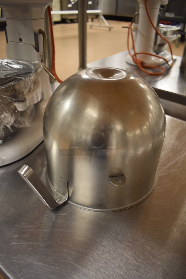 KitchenAid KSM8990WH Metal Commercial Countertop 8 Quart Planetary Dough Mixer w/ 2 Metal Mixing Bowls, Paddle and Whisk Attachments. 120 Volts, 1 Phase. 11x14x16. Tested and Working! (Pastry Kitchen) - Image 2 of 7