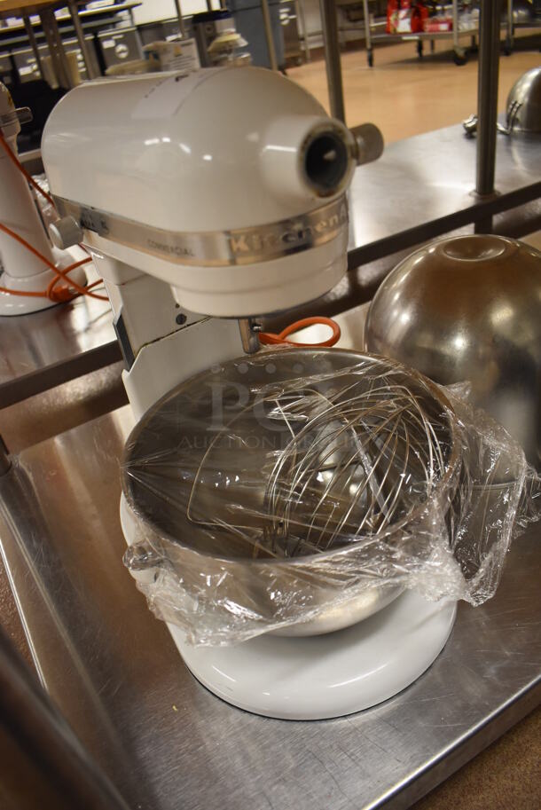KitchenAid KSM8990WH Metal Commercial Countertop 8 Quart Planetary Dough Mixer w/ 2 Metal Mixing Bowls, Paddle and Whisk Attachments. 120 Volts, 1 Phase. 11x14x16. Tested and Working! (Pastry Kitchen) - Image 6 of 7