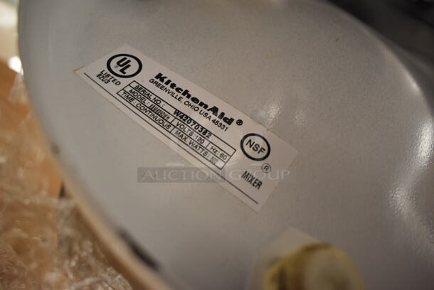 KitchenAid KSM8990WH Metal Commercial Countertop 8 Quart Planetary Dough Mixer w/ 2 Metal Mixing Bowls, Paddle and Whisk Attachments. 120 Volts, 1 Phase. 11x14x16. Tested and Working! (Pastry Kitchen) - Image 7 of 7