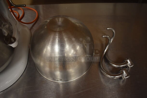 KitchenAid KSM8990WH Metal Commercial Countertop 8 Quart Planetary Dough Mixer w/ 2 Metal Mixing Bowls, Paddle, Whisk and 3 Dough Hook Attachments. 120 Volts, 1 Phase. 11x14x16. Tested and Working! (Pastry Kitchen) - Image 4 of 7