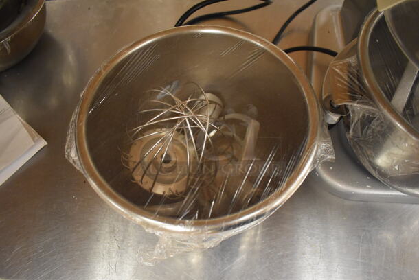 Vollrath MIX1007 Metal Commercial Countertop 7 Quart Planetary Dough Mixer w/ 2 Metal Mixing Bowl, Poly Bowl Guard, 2 Paddle, 2 Whisk and 2 Dough Hook Attachments. 110 Volts, 1 Phase. 12x17x19. Tested and Working! (Pastry Kitchen) - Image 4 of 6