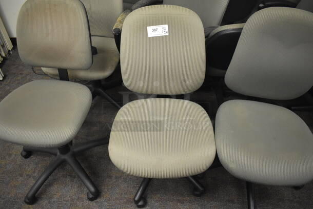 13 Various Office Chairs on Casters. Includes 21x20x36. 13 Times Your Bid! (Classroom 5-8)