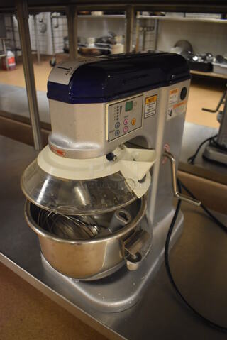 Vollrath MIX1007 Metal Commercial Countertop 7 Quart Planetary Dough Mixer w/ Metal Mixing Bowl, Poly Bowl Guard, Paddle, Whisk and Dough Hook Attachments. 110 Volts, 1 Phase. 12x17x19. Tested and Working! (Education Kitchen 2)
