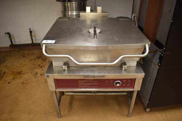 Southbend BGLTS-30 Stainless Steel Commercial Natural Gas Powered Floor Style 30 Gallon Capacity Tilting Skillet Braising Pan. 80,000 BTU. BUYER MUST REMOVE. 36x38x45. Tested and Working! (Education Kitchen)