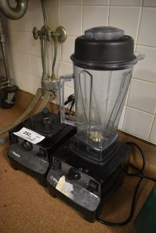 2 Vita-Mix VM0101 Metal Commercial Blender Bases w/ 1 Poly Pitcher. 120 Volts, 1 Phase. 7.5x9x20. 2 Times Your Bid! Tested and Working! (Dishroom) - Image 2 of 5