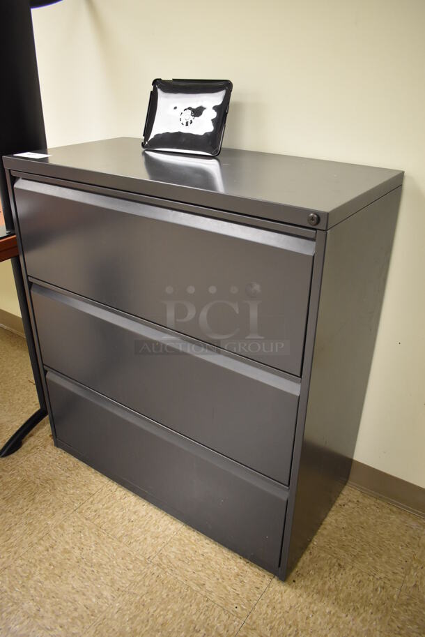 Gray Metal 3 Drawer Filing Cabinet. 36x18x39.5. (EMT/Forensics Lab) - Image 2 of 3