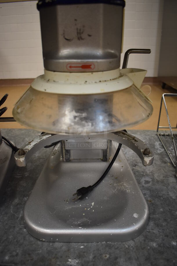 Vollrath MIX1007 Metal Commercial Countertop 7 Quart Planetary Dough Mixer w/ Poly Bowl Guard. 110 Volts, 1 Phase. 12x17x19. Tested and Working! (Education Kitchen) - Image 4 of 5