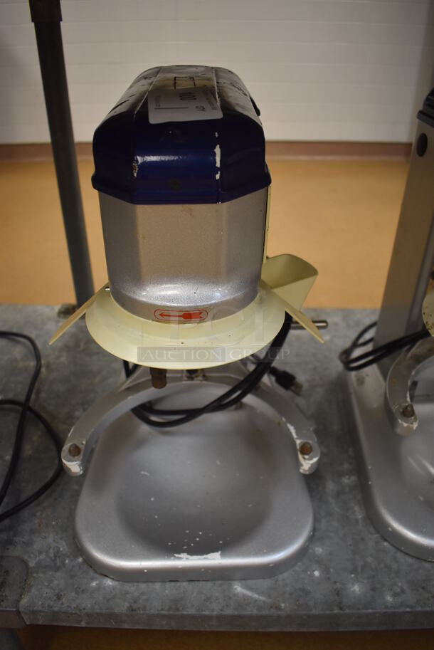 Vollrath MIX1007 Metal Commercial Countertop 7 Quart Planetary Dough Mixer. 110 Volts, 1 Phase. 12x17x19. Tested and Working! (Education Kitchen) - Image 2 of 6