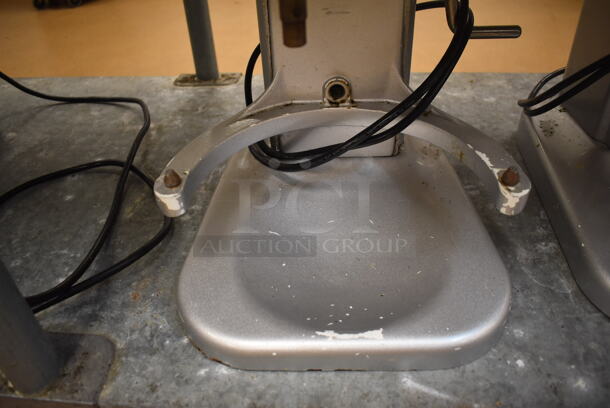 Vollrath MIX1007 Metal Commercial Countertop 7 Quart Planetary Dough Mixer. 110 Volts, 1 Phase. 12x17x19. Tested and Working! (Education Kitchen) - Image 5 of 6