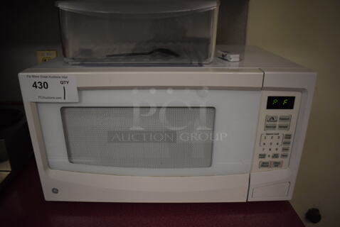 General Electric Countertop Microwave Oven w/ Plate. 21x14.5x12. Tested and Working! (Faculty Area)