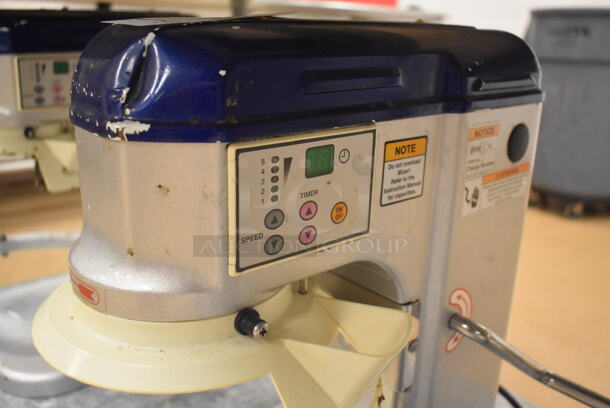 Vollrath MIX1007 Metal Commercial Countertop 7 Quart Planetary Dough Mixer. 110 Volts, 1 Phase. 12x17x19. Tested and Working! (Education Kitchen) - Image 2 of 5